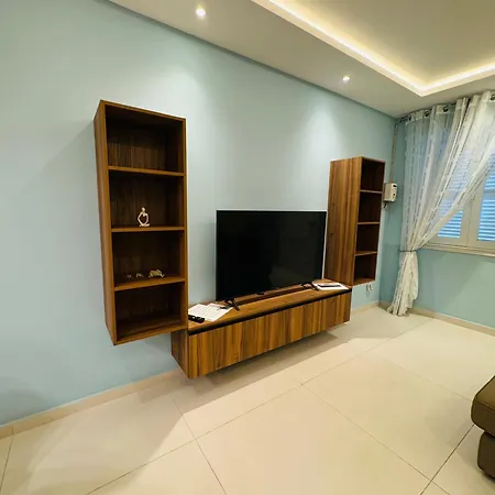 Spacious Modern Getaway アパート グジラ