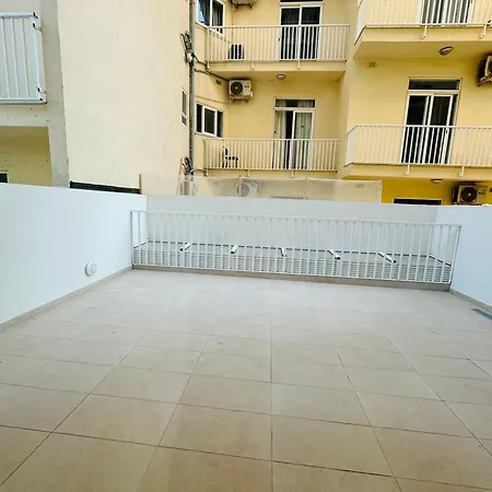 Large In Appartement *