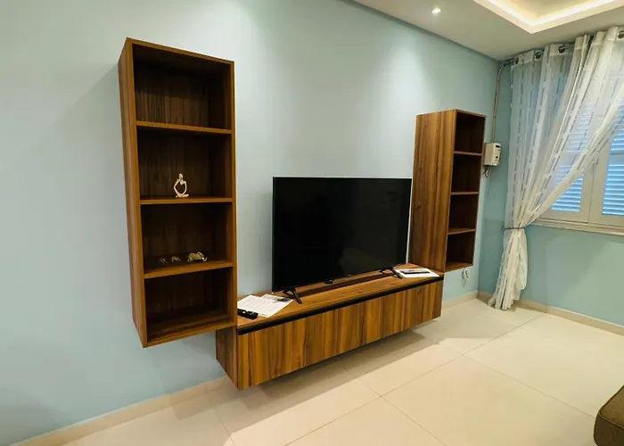 Large In דירה Gzira